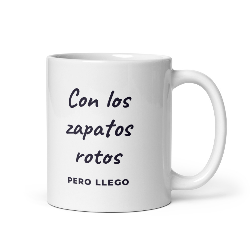 Taza Con los zapatos rotos pero llego