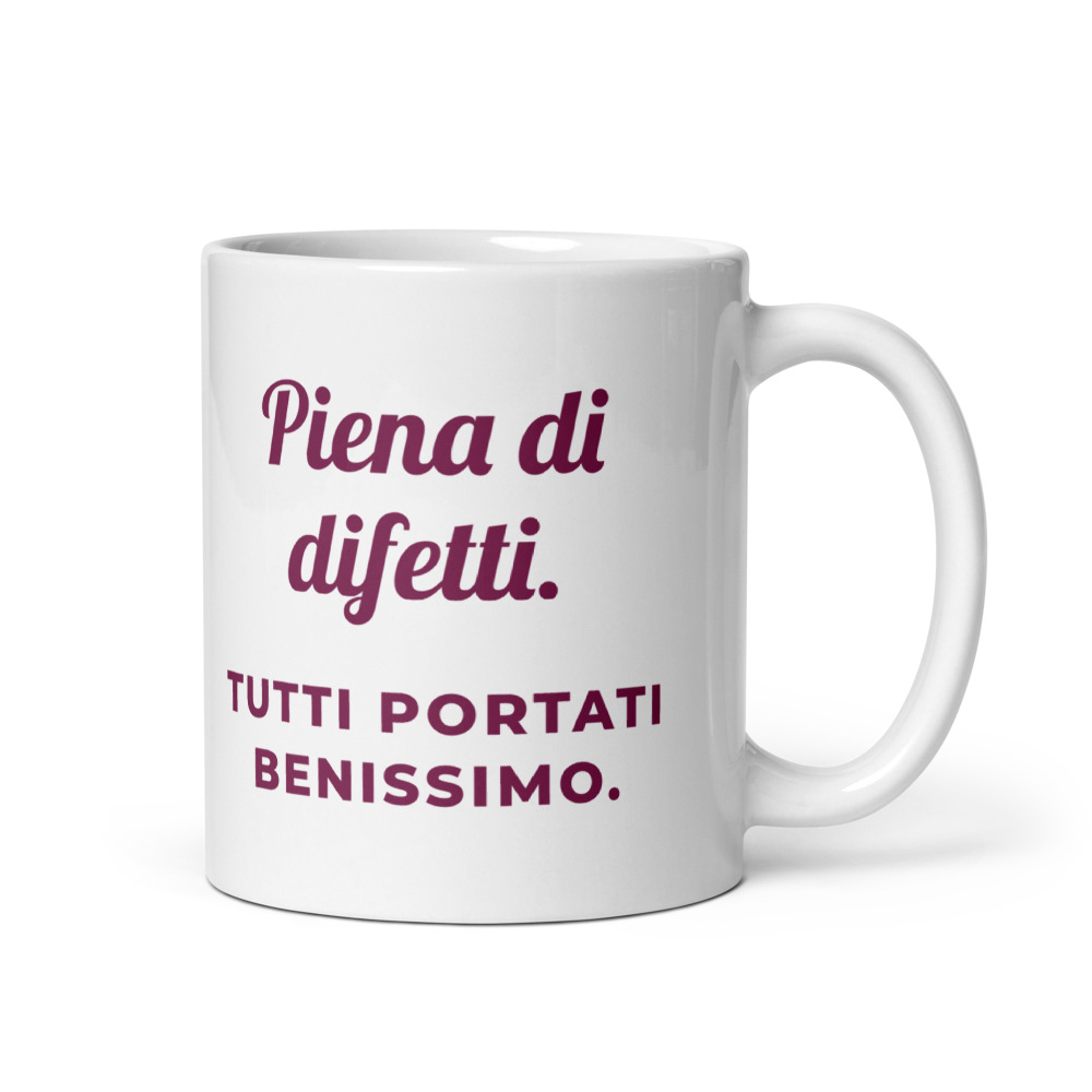 Tazza Piena di difetti. Tutti portati benissimo.
