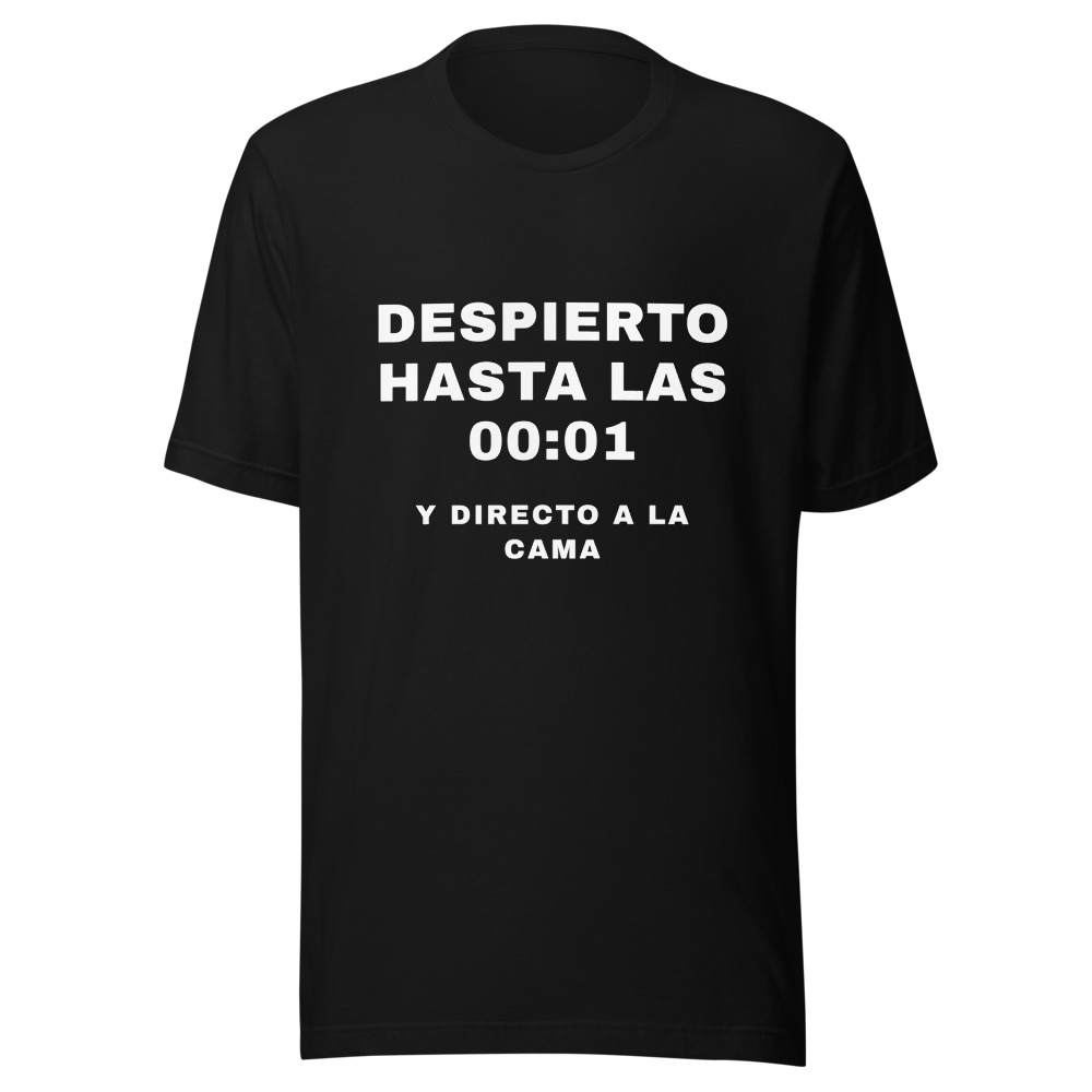 Camiseta Despierto hasta las 00:01 y directo a la cama