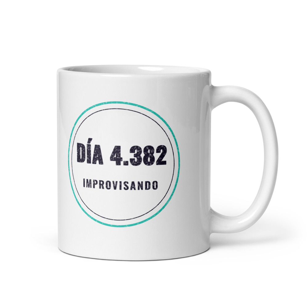 Taza Día 4.382 improvisando